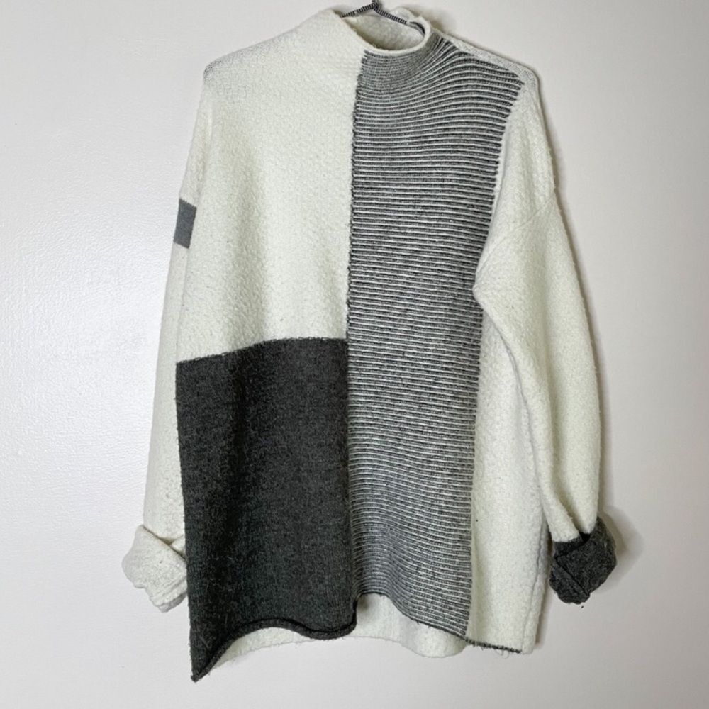 Cyrus Cozy Color Block Mock Neck Sweater White Size Large
